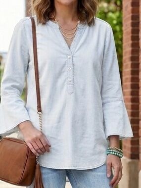 NWT Chico’s Chambray Bell Sleeves Size 6